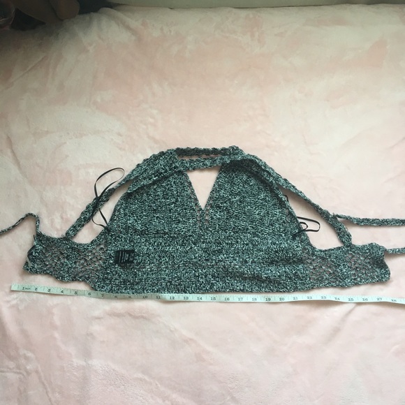 Boho Crochet Top with Criss Cross Straps (L) - Picture 9 of 10